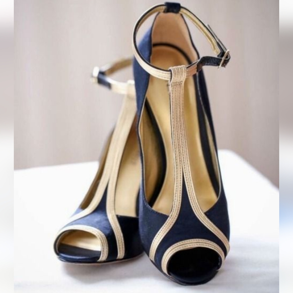 AVAILABLE ONLY IN THE BUNDLE/ Amazing Nine West 9 1/2 Heels, black and gold - Picture 1 of 15